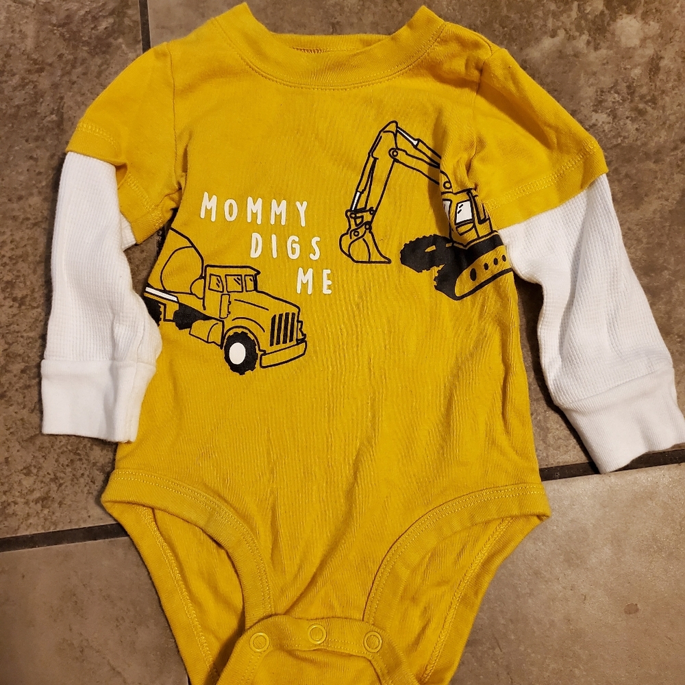 Baby Onesie My Mommy Digs Me